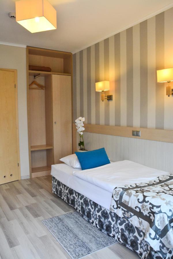Restauracja 32 Motel Грифице Екстериор снимка