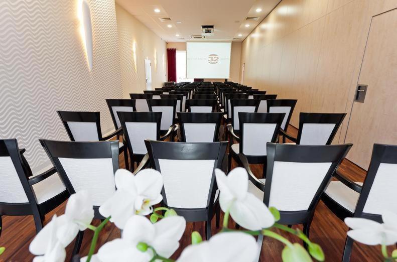 Restauracja 32 Motel Грифице Екстериор снимка