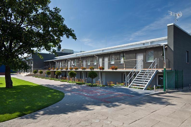 Restauracja 32 Motel Грифице Екстериор снимка