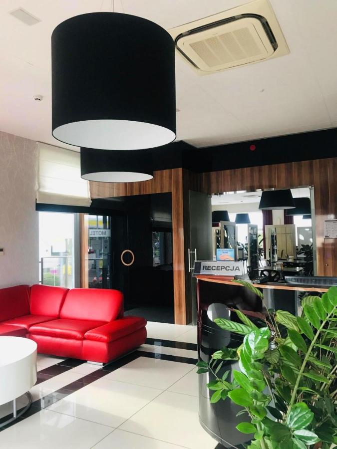 Restauracja 32 Motel Грифице Екстериор снимка