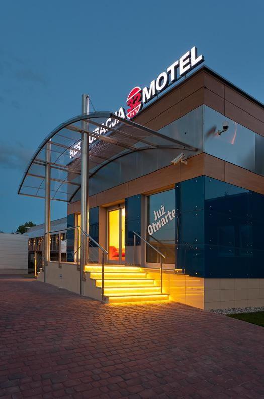 Restauracja 32 Motel Грифице Екстериор снимка
